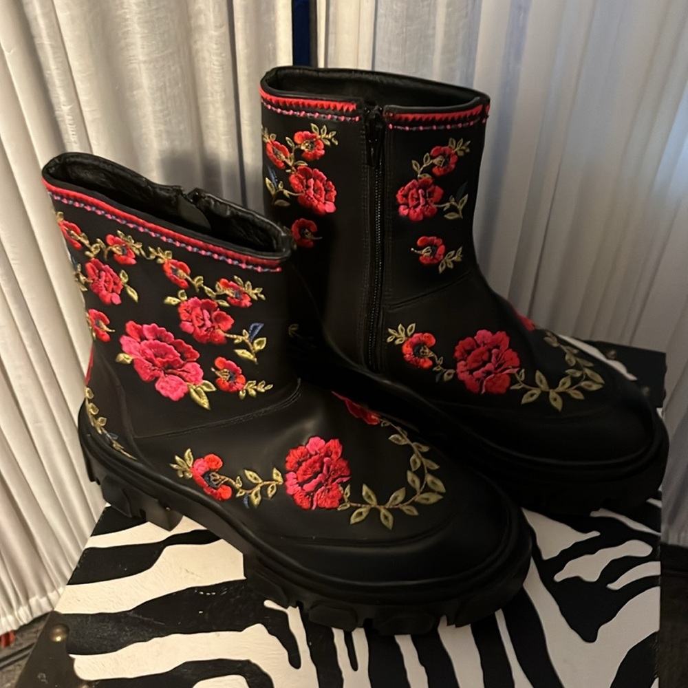 New FARM Rio Black and Red Combat Boots with Floral Embroidery NWOT - Picture 2 of 16